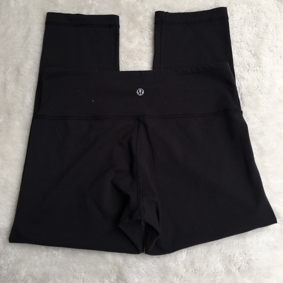 lululemon athletica Pants - Lululemon Wunder Under Black Crop Pants Size 8